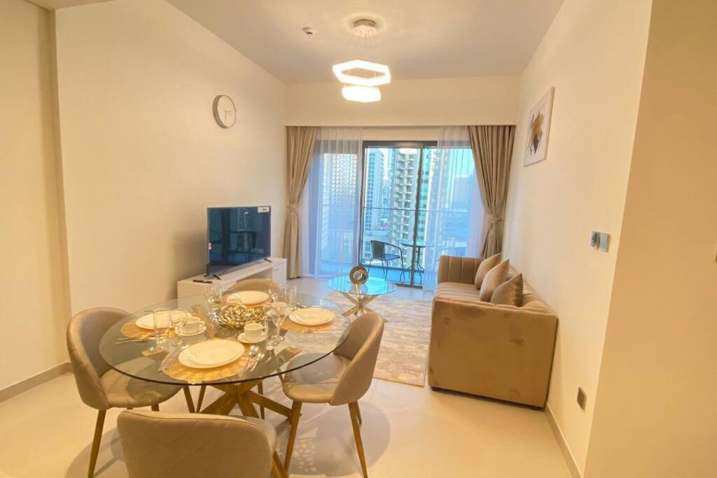 Fully Furnished One Bedroom *